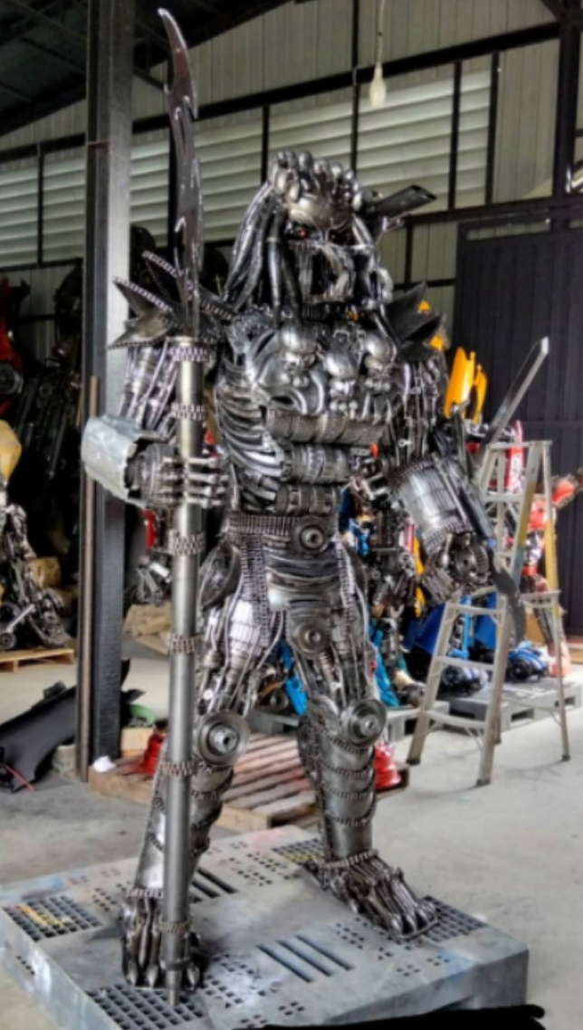 Alien Hunter Robot